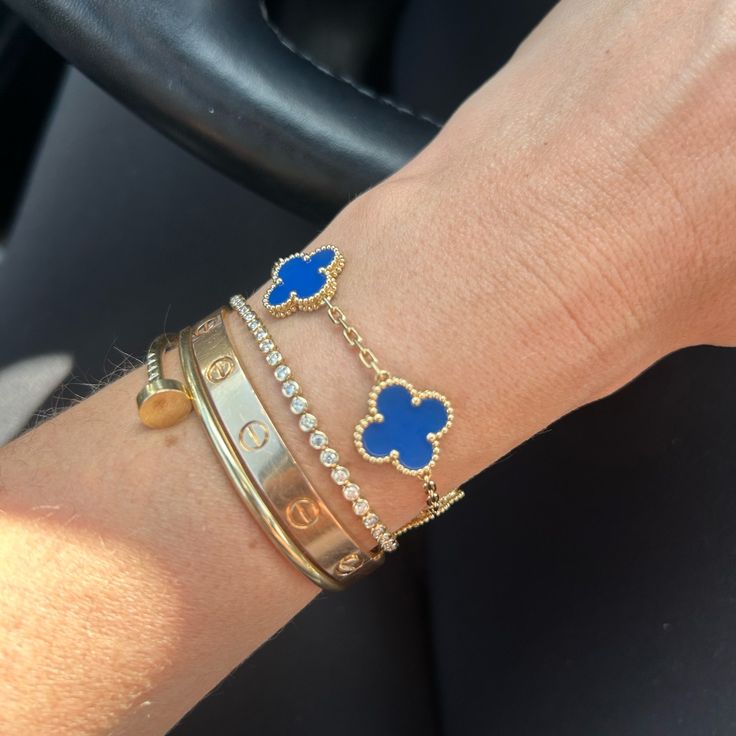 Cloverleaf bracelet blue