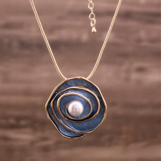 Blue beauty pearl necklace