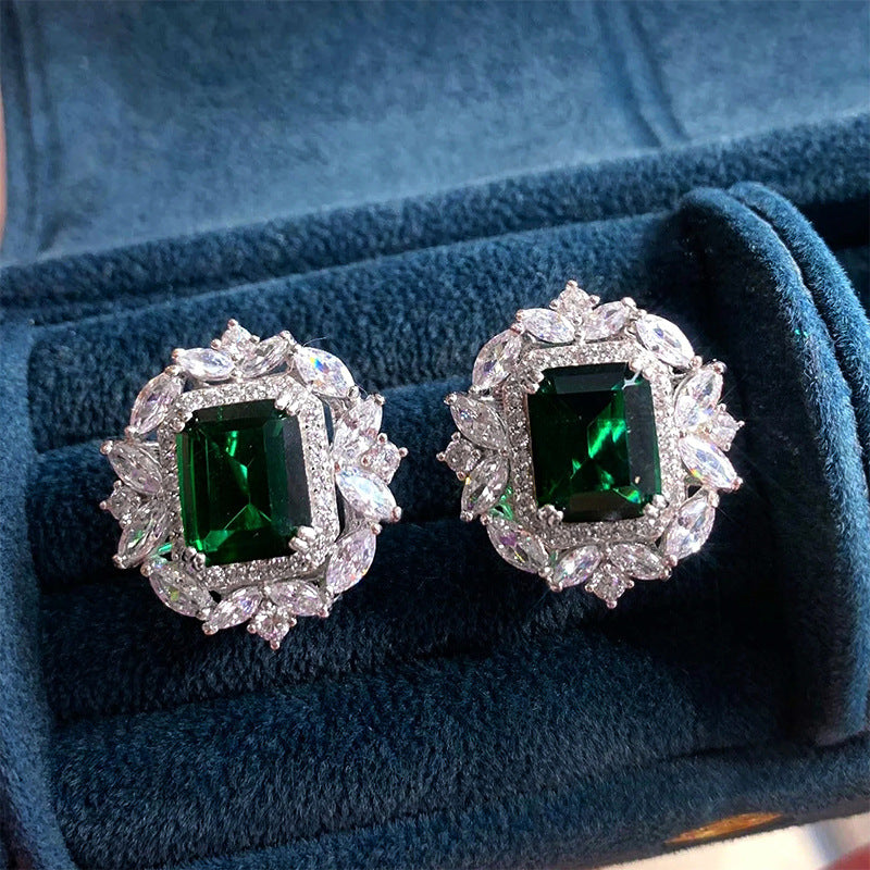 Vivessa Elvryn Earrings | White gold