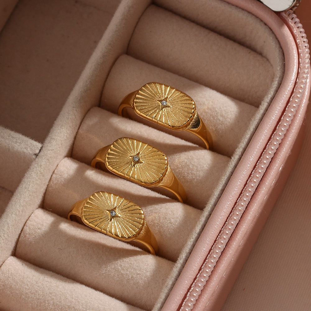 Aglaia gold ring