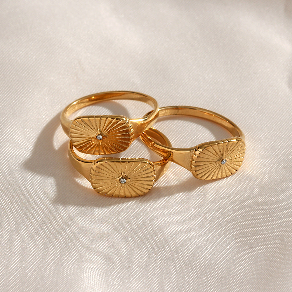 Aglaia gold ring