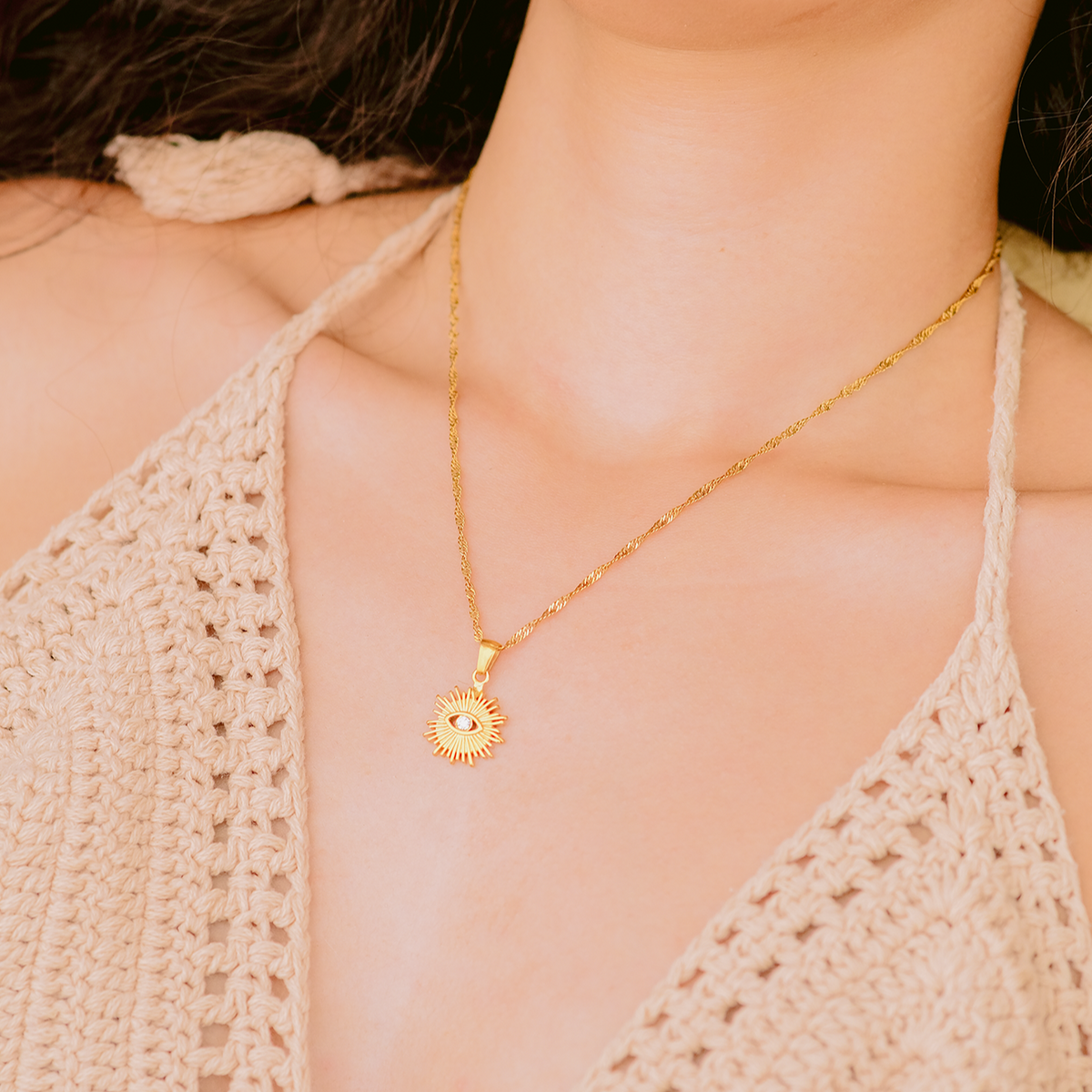 Solana gold necklace